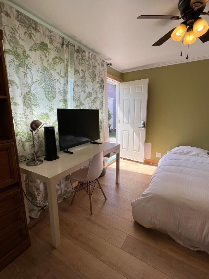 Private Room W/ Private Room Entrance & Free Wifi & Ac & Private Fridge Carson Exterior photo